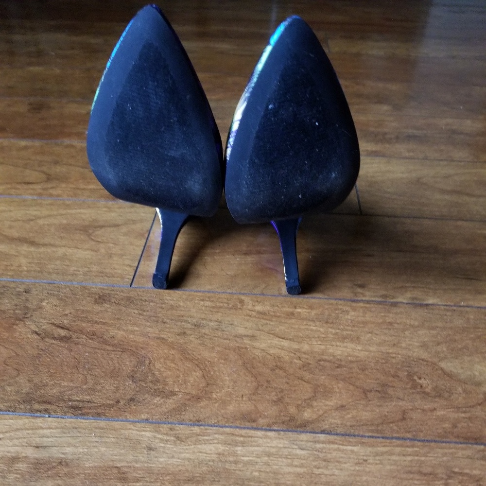 Heels - Picture 2 of 2